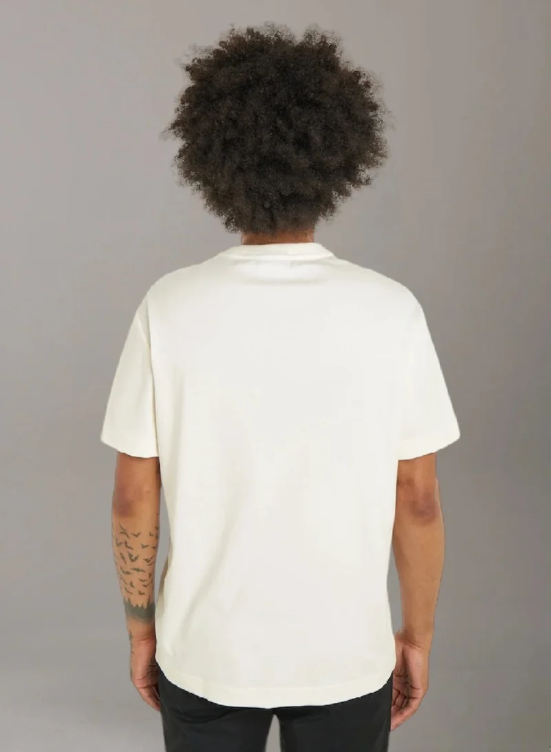 كالفن كلاين تيشرت من القطن مزين بشعار كلفن كلاين