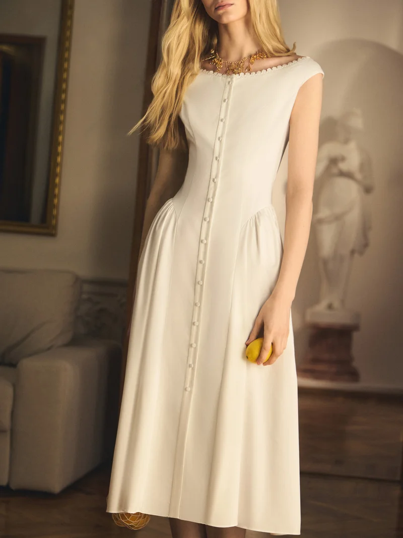 Lichi Midi dress with oval neckline and voluminous skirt