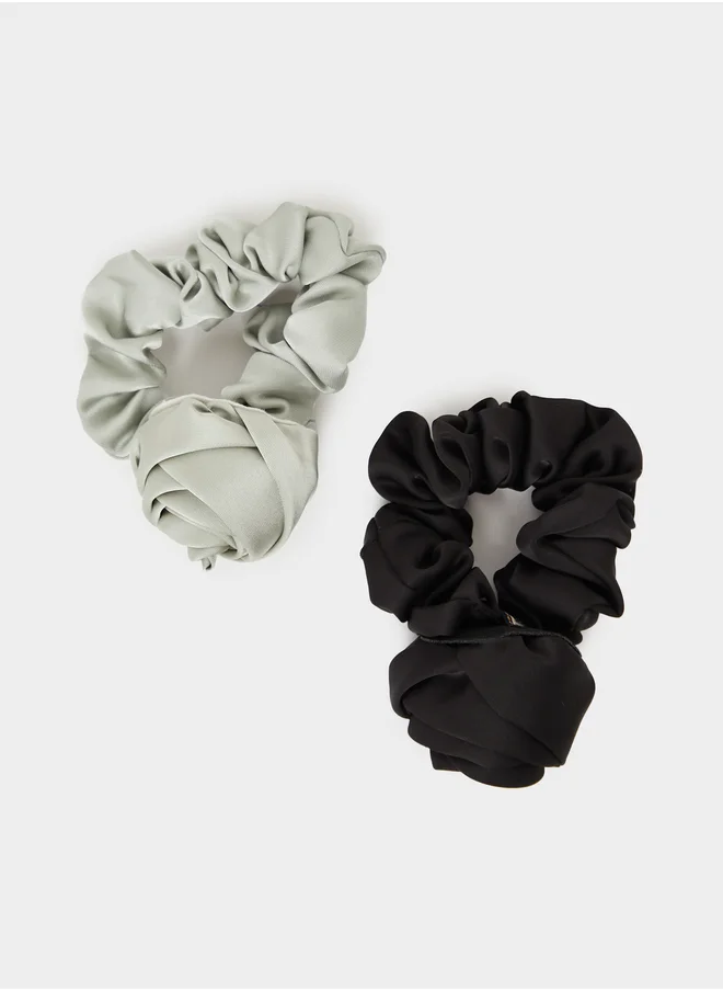 ستايلي Set of 2 - Solid Scrunchie with Flower Detail