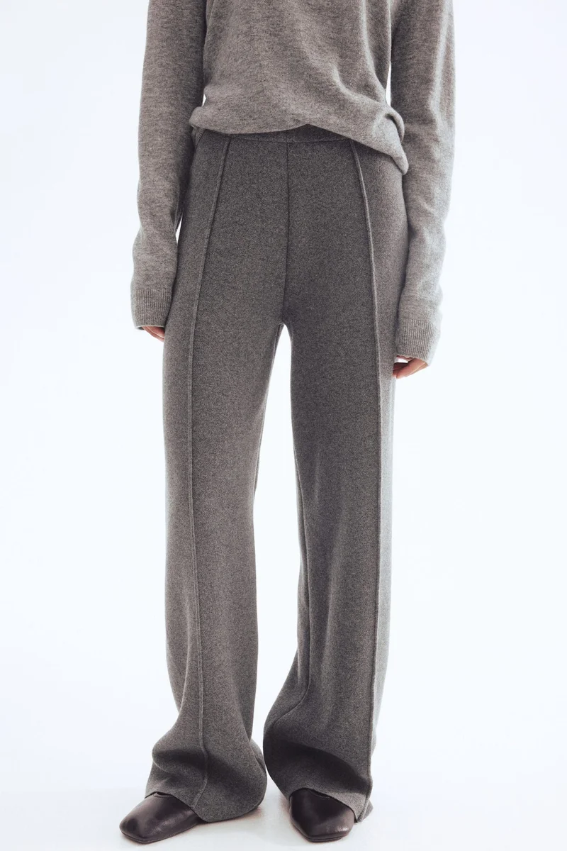 اتش اند ام بنطلون محبوك بثنيات من الأمام