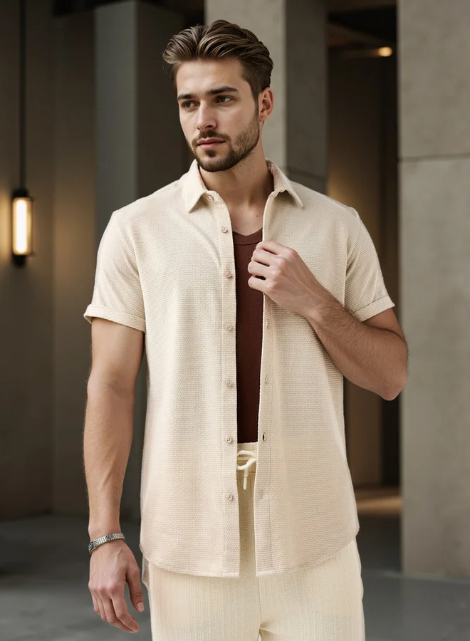 ايكونيك قميص أيكونيك بقصة ضيقة ونقش مميز