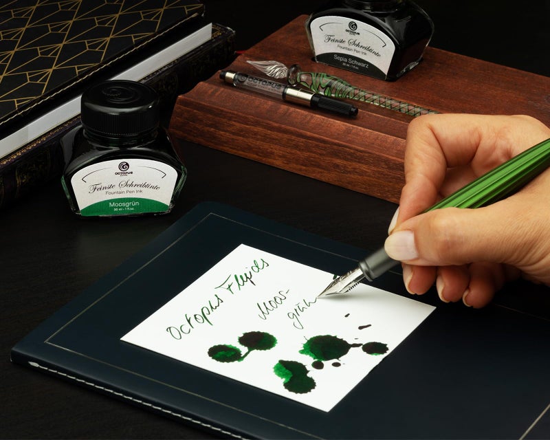 Diplomat fountain pen Aero green, exclusive ink pen with stainless steel nib and converter - Image 5