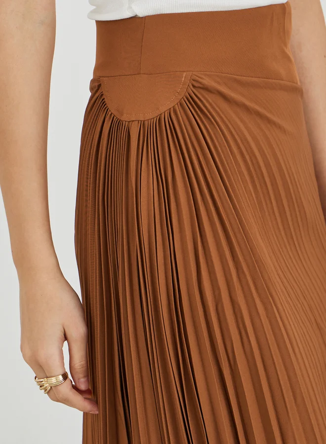 تايك تو تنورة ميدي صلبة مطوية -