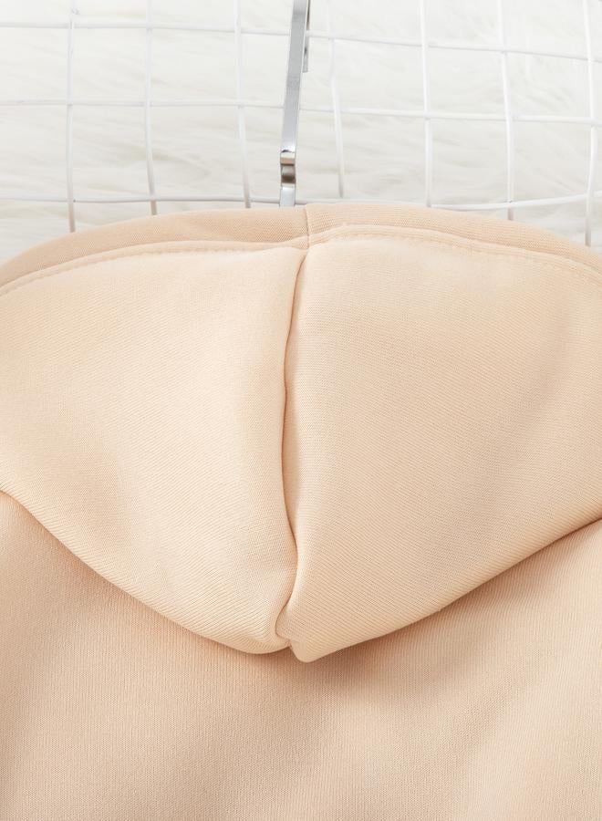 تايك تو طقم هودي وبنطلون رياضي بيج بنقوش بارزة - Image 2