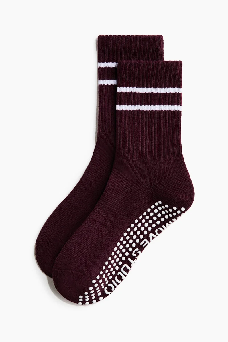 اتش اند ام طقم جوارب رياضية مانعة للانزلاق - قطعتين