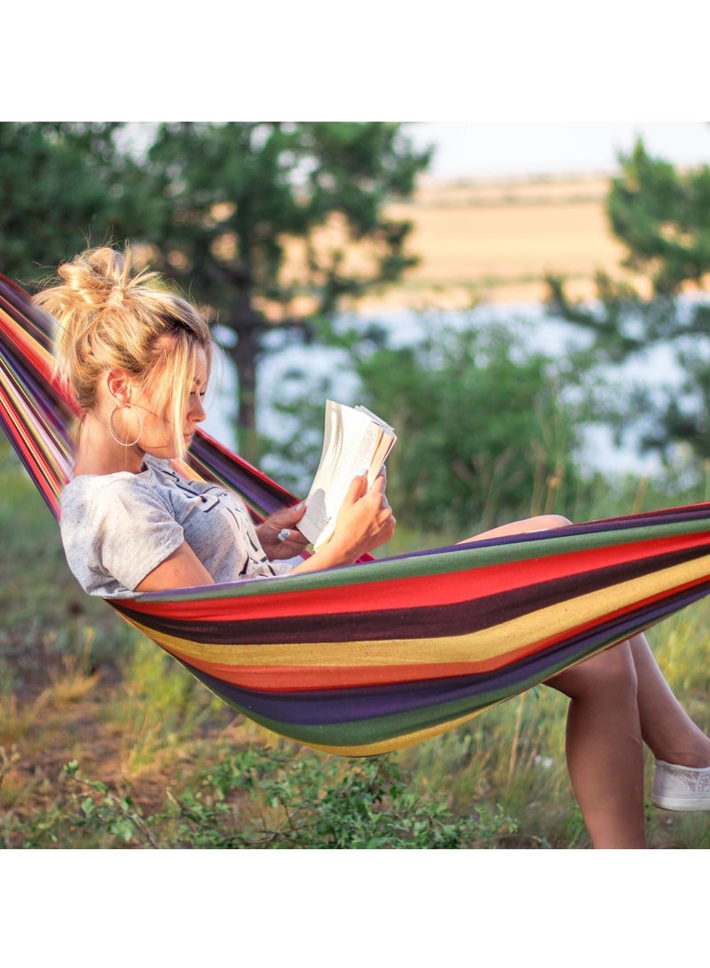 ارجوحة قماشية معلّقة للاستمتاع بالهواء الطلق أضف لمسة من الاسترخاء والأناقة إلى حديقتك أو شرفتك مصممة لتمنحك لحظات هدوء مثالية سواء كنت تقرأ كتابًا، أو تستمتع بالقهوة، أو تسترخي بعد يوم طويل. - Image 1