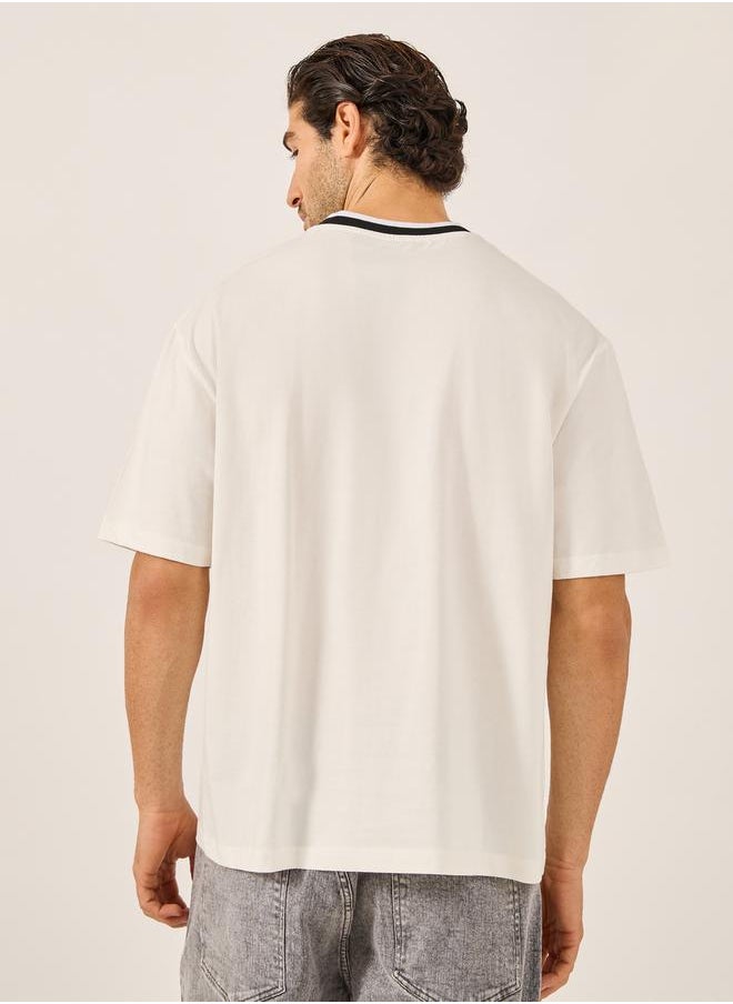 Styli Tipped V Neck Jersey Regular Fit T-Shirt  - Image 4