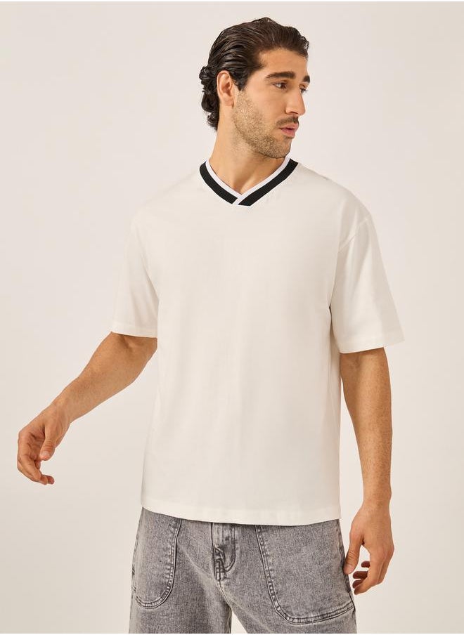 Styli Tipped V Neck Jersey Regular Fit T-Shirt  - Image 1