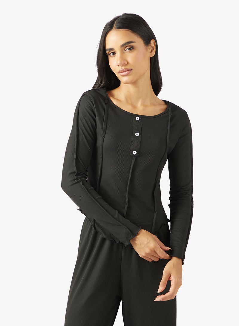 جينجر طقم بيجامة علوي بتفاصيل درزات ناعمة الملمس - Image 3