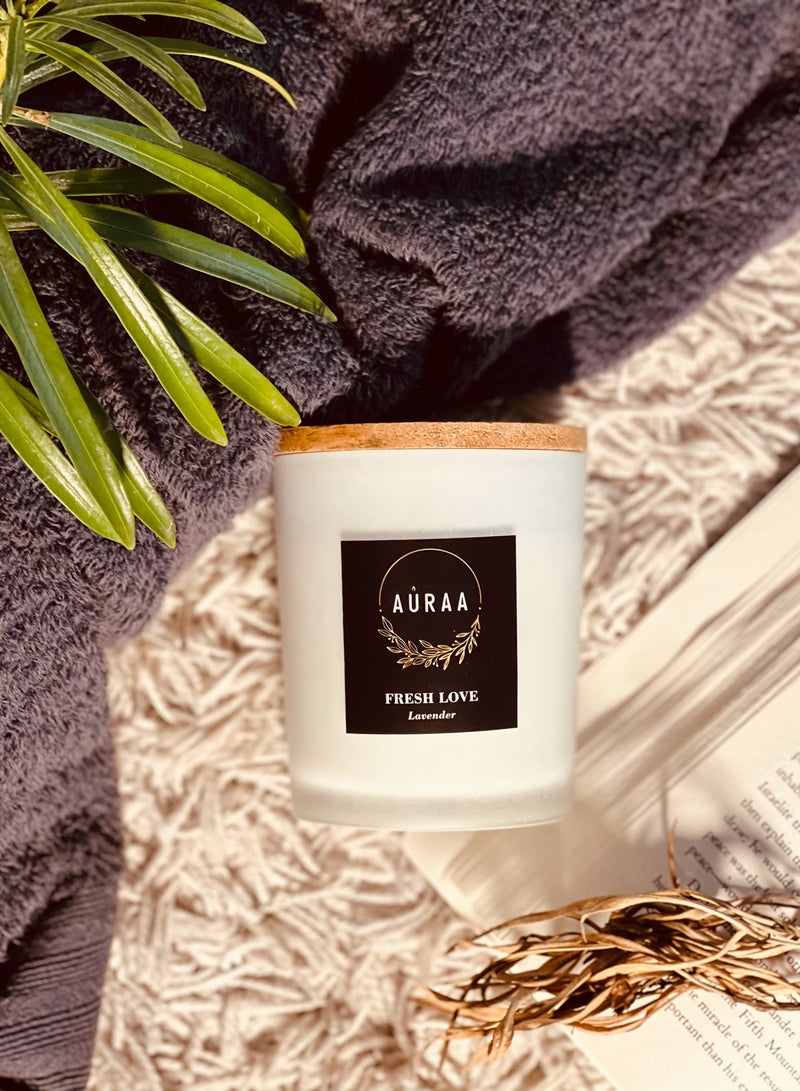 أورا شمعة معطّرة فاخرة للعلاج بالروائح – لافندر وبودرة الأطفال | هدية وديكور المنزل 0.49 كجم - Image 1