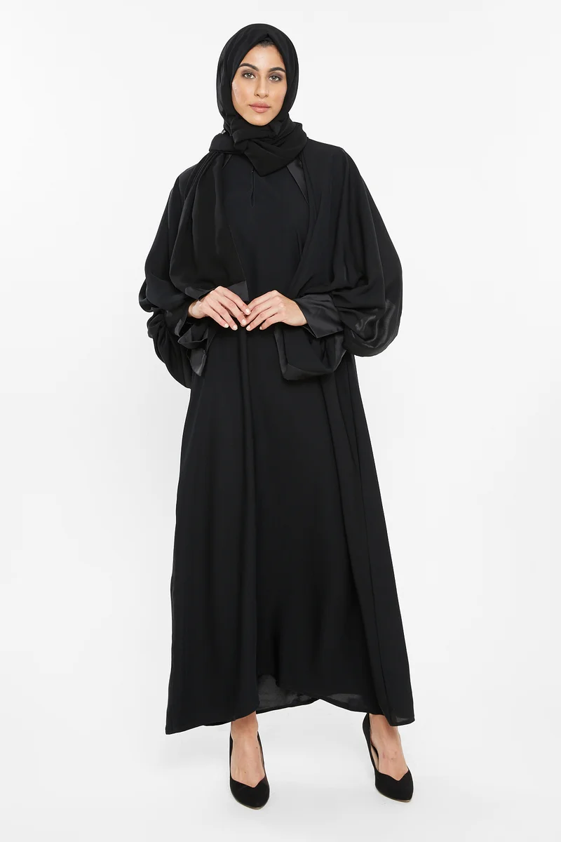 النخبة An elegant abaya with cuffed sleeve detail -AJ130A