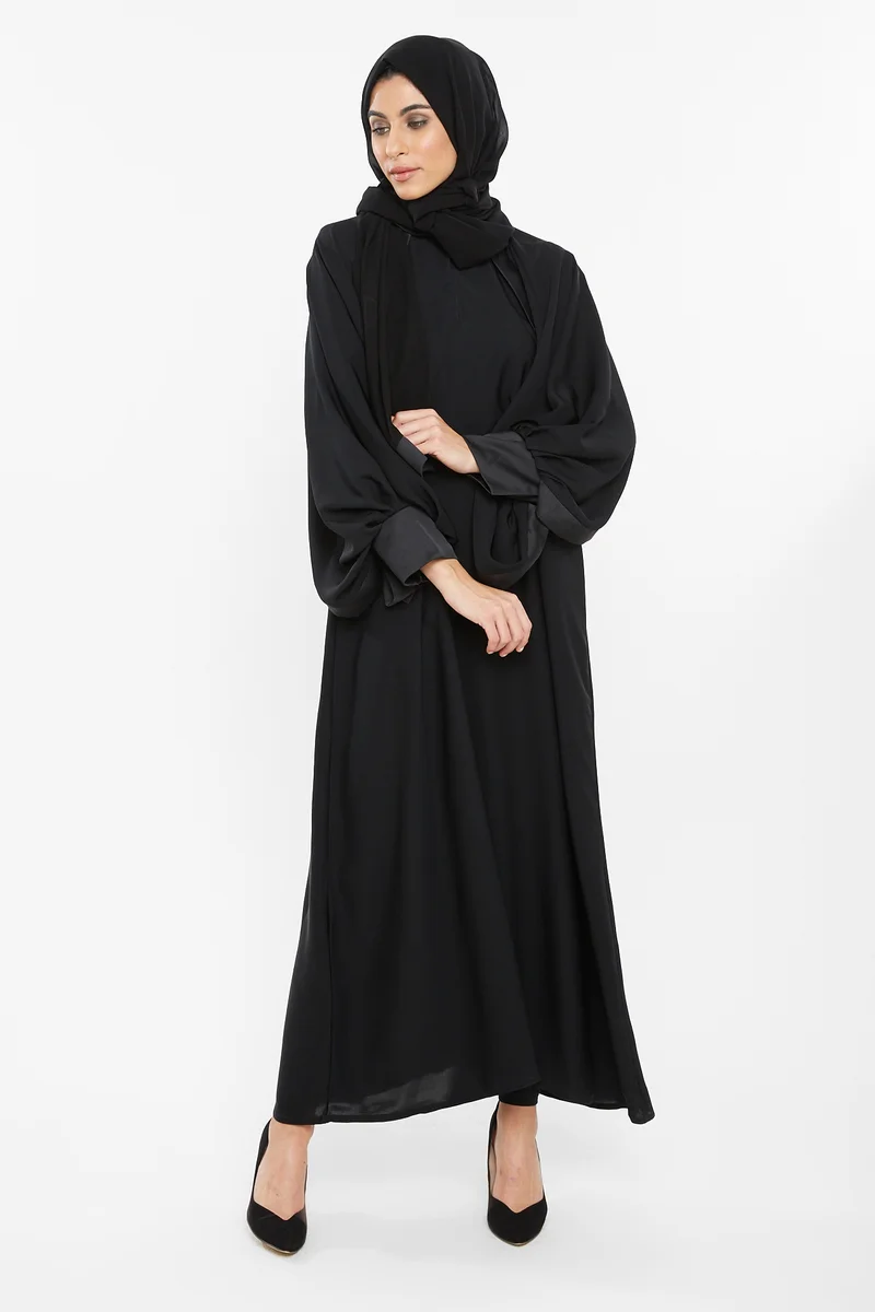 النخبة An elegant abaya with cuffed sleeve detail -AJ130A
