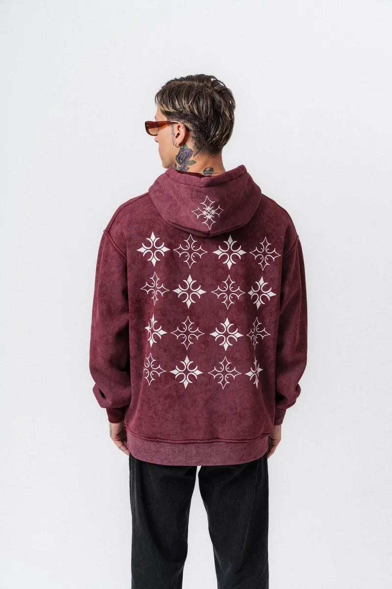 ريسباير هودي رجالي واسع (Oversize) بغطاء رأس مغسول ومطبوع بعبارة "Muse" لون خمري (Bordo)