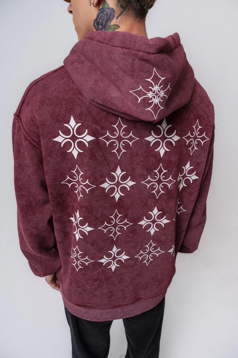 ريسباير هودي رجالي واسع (Oversize) بغطاء رأس مغسول ومطبوع بعبارة "Muse" لون خمري (Bordo)