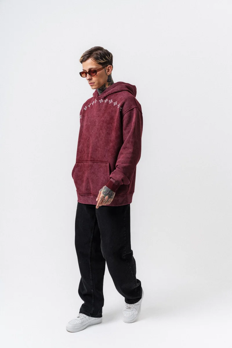 ريسباير هودي رجالي واسع (Oversize) بغطاء رأس مغسول ومطبوع بعبارة "Muse" لون خمري (Bordo)
