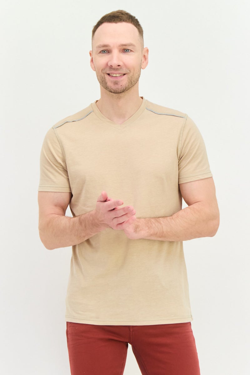 Company Eighty One تي شيرت رجالي بأكمام قصيرة على شكل حرف V، بيج داكن - Image 1