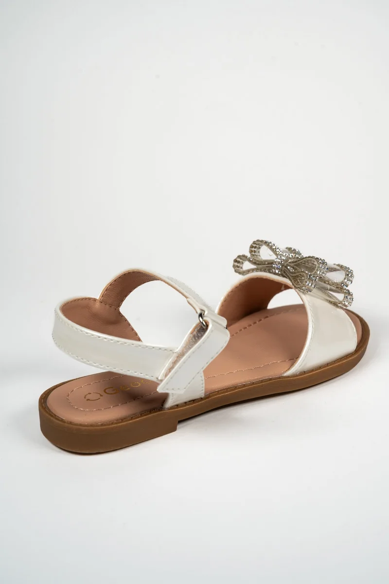 Geoomnii WHITE Geoomnii Girls’ Sandals – Comfortable Casual Sandals for Children, Pre-Teen & Junior Girls for School, Play & Everyday Wear for Women | Best Price UAE