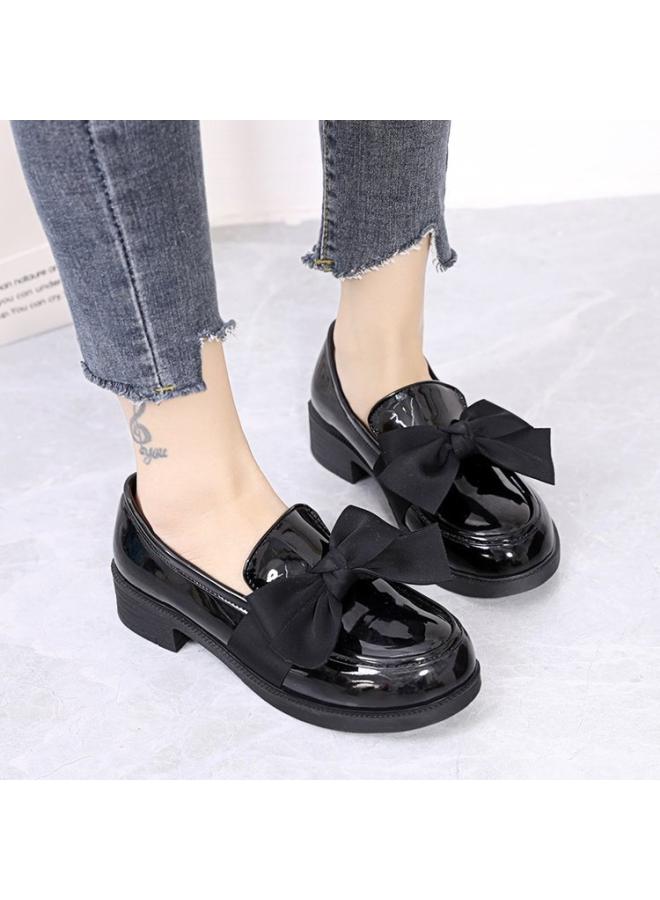 شك أحذية جلدية صغيرة ناعمة من الأسفل أحذية الفتيات للربيع والخريف أحذية الأميرة الجديدة ذات القوس الشرابة باللون الأسود اللامع - Image 3