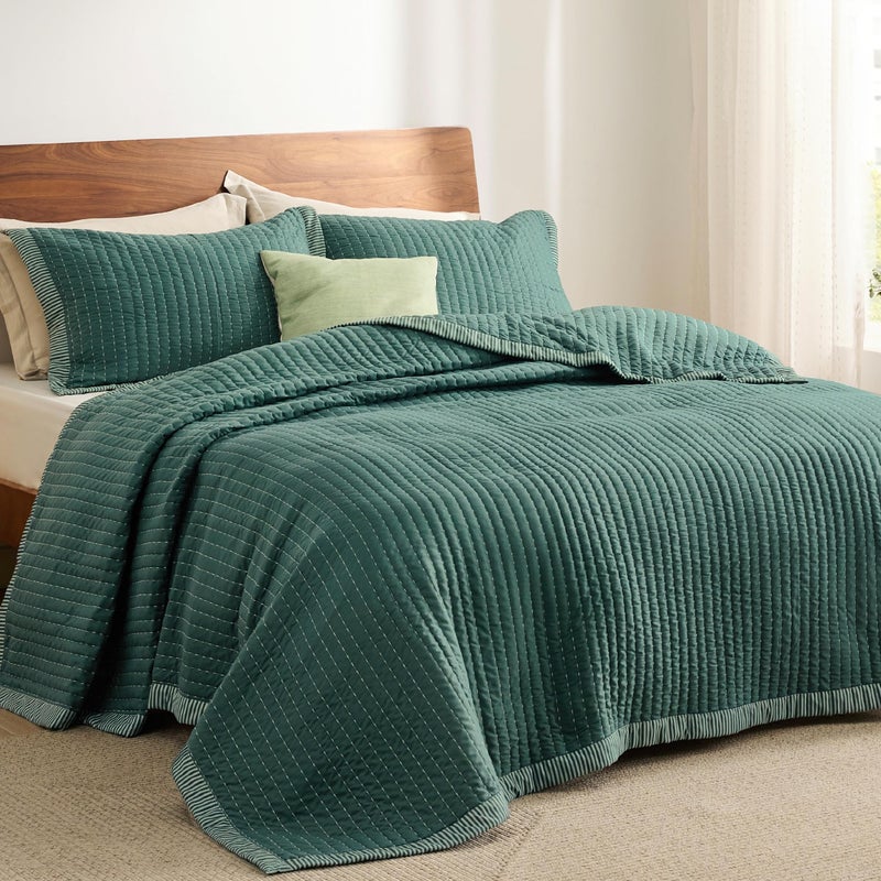 Bedsure 3-Piece Set Queen Quilt Bedding Set Bedspread Coverlet, Lightweight Corduroy Pattern, includes 1 Quilt (230 cm x 244 cm) & 2 Pillow Shams (50 cm x 66 cm), Dark Green - Image 2