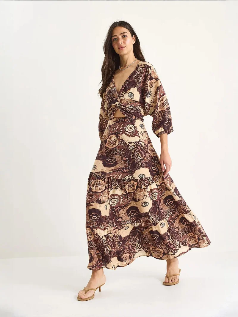 بيانكو لوتشي فستان ماكسي بطبعة عرقية بياقة على شكل حرف  وتفاصيل مزمومة من لوتشي