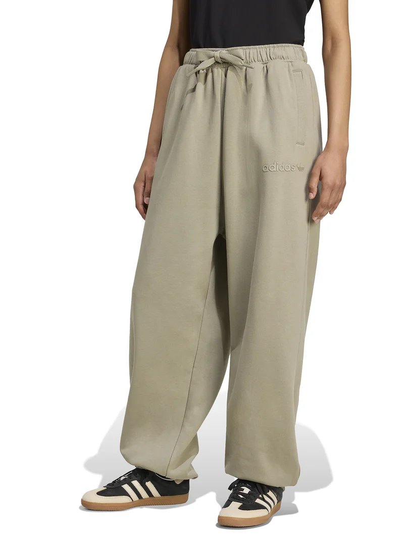 اديداس اوريجينالز Essential Linear Oversized Joggers