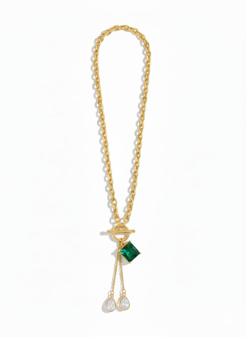 كوليه ذهبي مميز بسلسلة عصرية ودلاية حجر أخضر، تزينه دلايات لامعة أنيقة. مصنوع من الستانلس ستيل المقاوم للصدأ بقفل حلقي مع قضيب. - Image 1