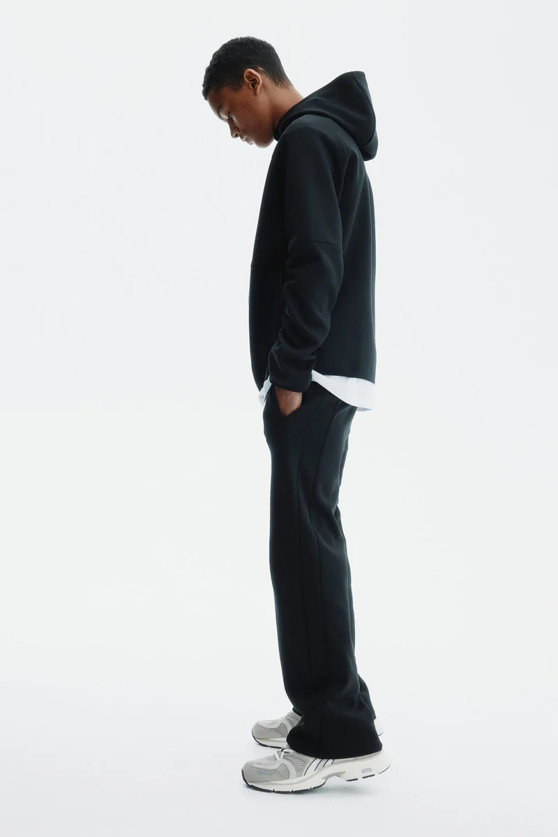 اتش اند ام بنطلون رياضي مع نسيج دراي موف