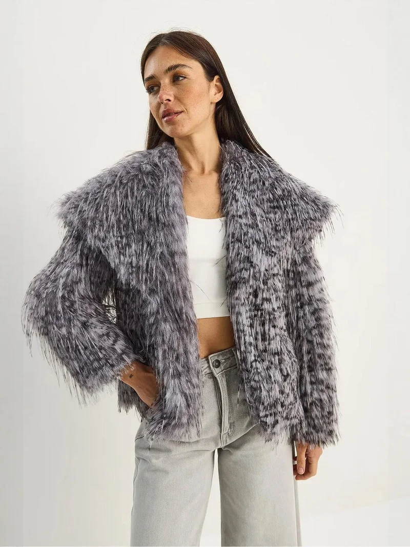 بيانكو لوتشي معطف فرو صناعي بطبعة جلد الفهد كبير الحجم من لوتشي