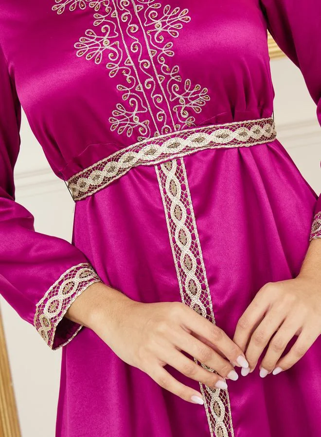 ستايلي Handwork Thread Embroidered Lace Detail Belted Kaftan