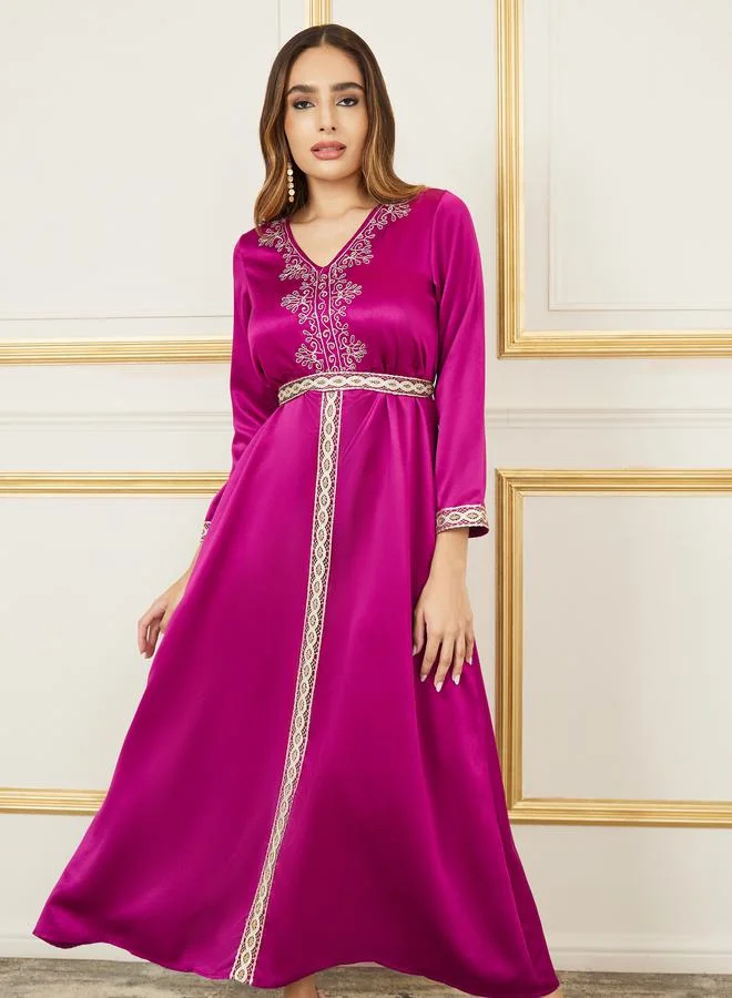 ستايلي Handwork Thread Embroidered Lace Detail Belted Kaftan