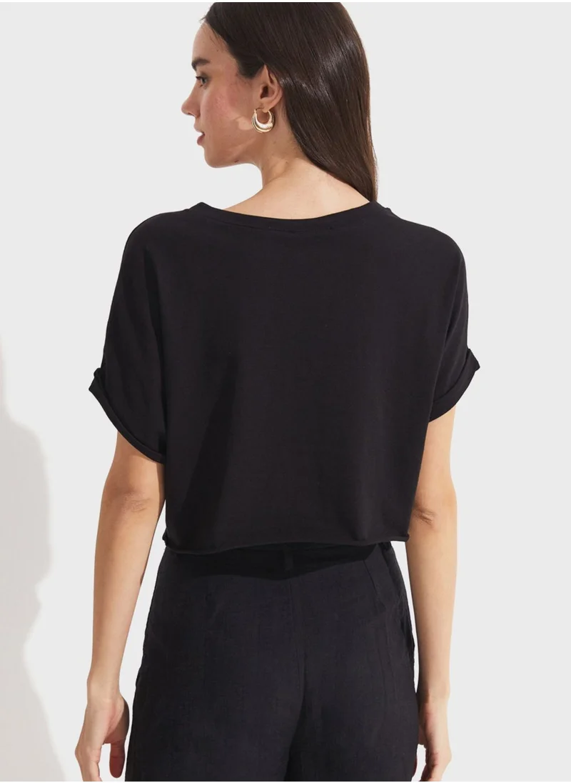 JUNE Crew Neck Crop T-Shirt