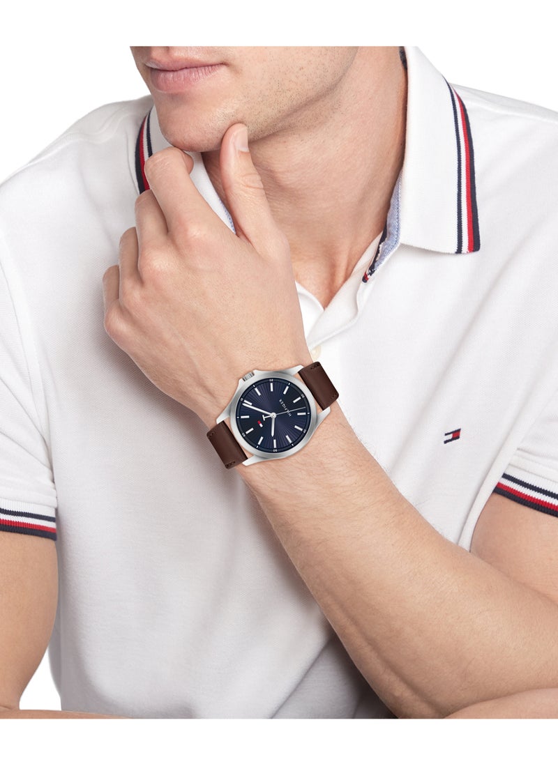 TOMMY HILFIGER - TOMMY HILFIGER ROUND ANALOG MEN'S NAVY CASE WATCH - 1710669 - Image 1