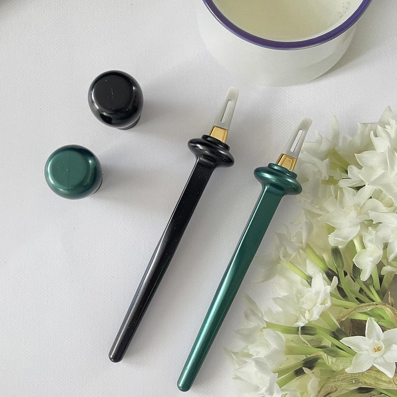 Angzhili 2PCS Silicone Eyeliner ToolsEyeliner Brush Waterproof Eyeliner Guide ToolsEyeliner Guide Wand for Shaky Hands Beginer Makeup