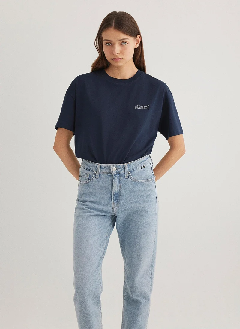 مافي تيشيرت مافي مطبوع بشعار أزرق داكن