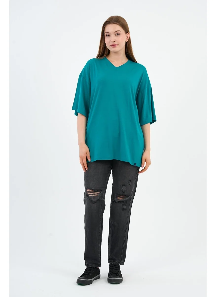 الكسندر جاردي V-Neck Oversize T-Shirt (E24-742A-WN)