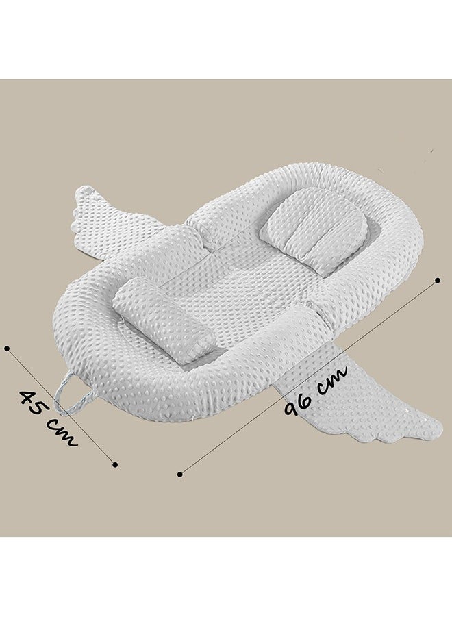 Newborn Baby Sleeping Crib Baby Lounger Baby Mattress Infant Crib Bassinet Soft Breathable Washable Portable with Anti Emesis Set ,White