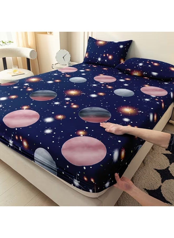 إي وورلد طقم ملاءة سرير مطاطية 3 قطع من Eworld، تصميم مجرة، قطن 100%، 125 GSM، 1 ملاءة مطاطية + 2 غطاء وسادة، متوفر بمقاسات كينج وكوين وسنجل - Image 2