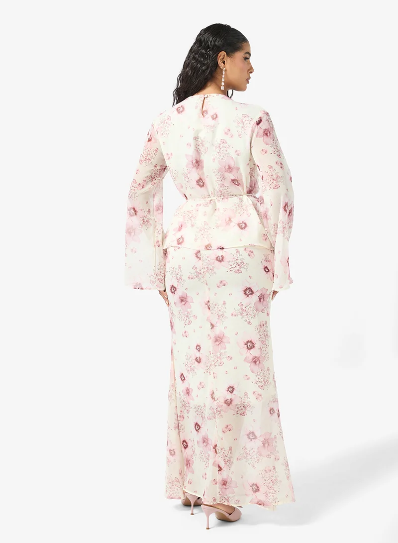 خزانة طقم بلوزة وتنورة بنقشة الزهور