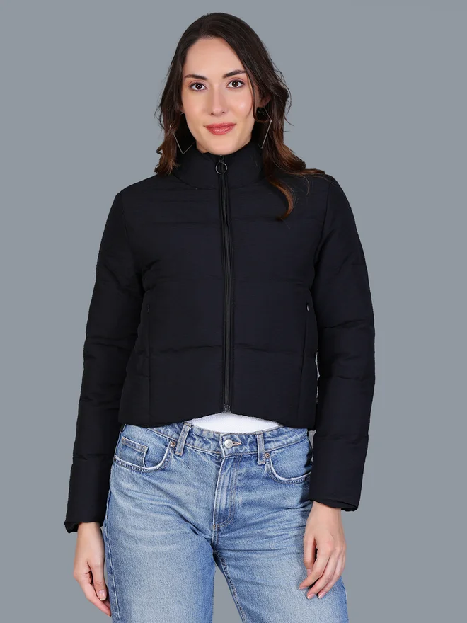 فورت كولينز جاكيت قصير مبطن أسود للنساء من فورت كولينز