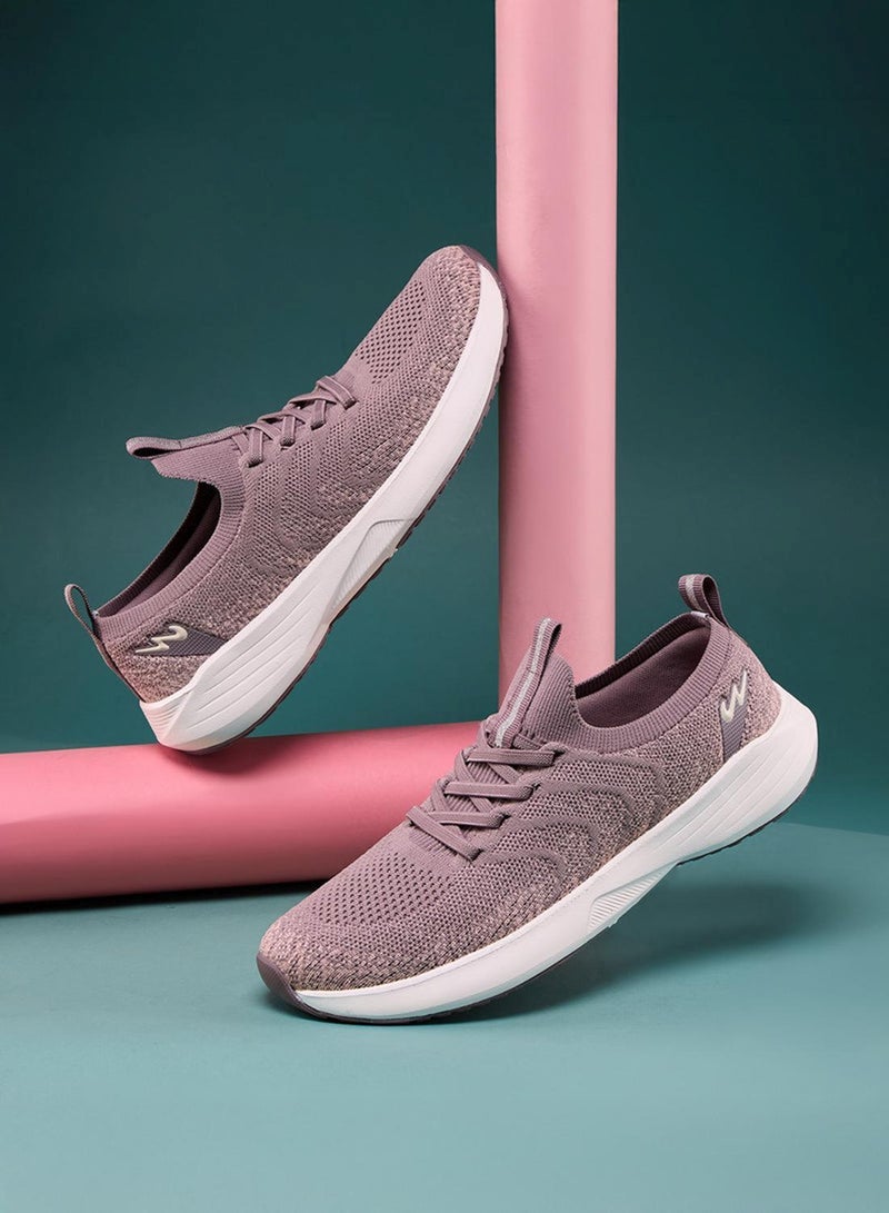 كامبس حذاء رياضي نسائي وردي مريح بتصميم شبكي مسامي ورباط سهل الارتداء - Image 1