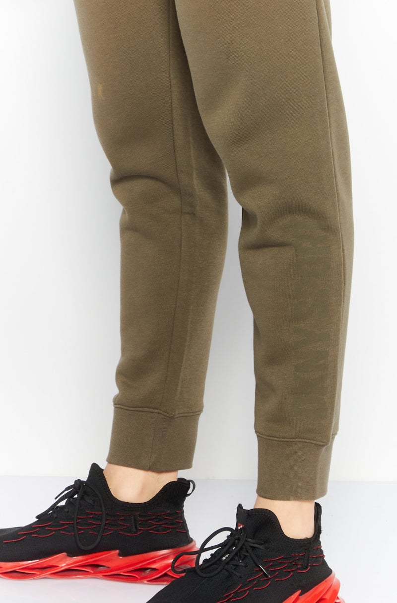 DKNY Sport سروال رياضي للرجال، مناسب للتدريب، زيتوني - Image 3