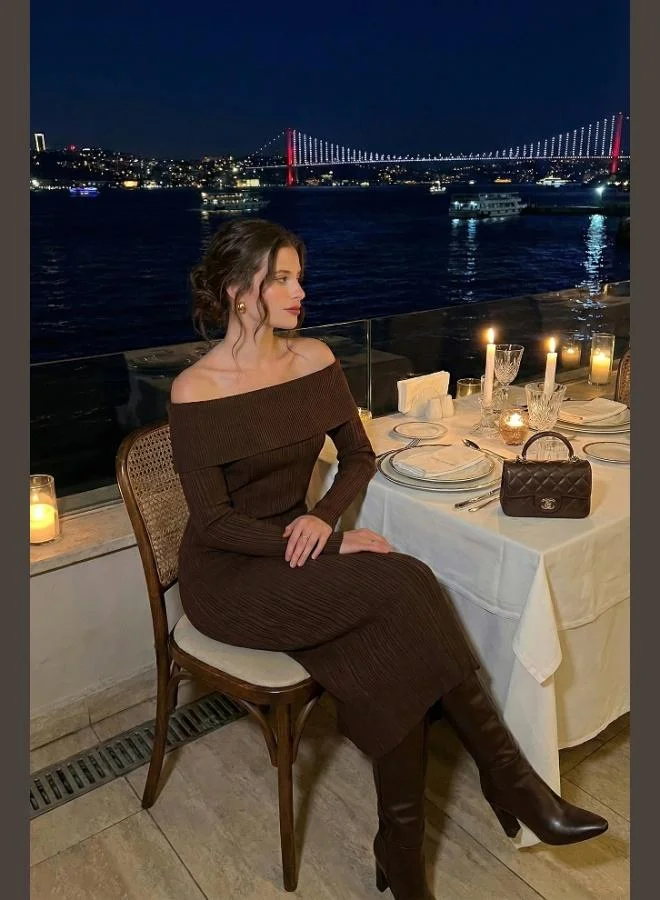 ليلا فستان نسائي ضيق بياقة كارمن مضلع من ليلا