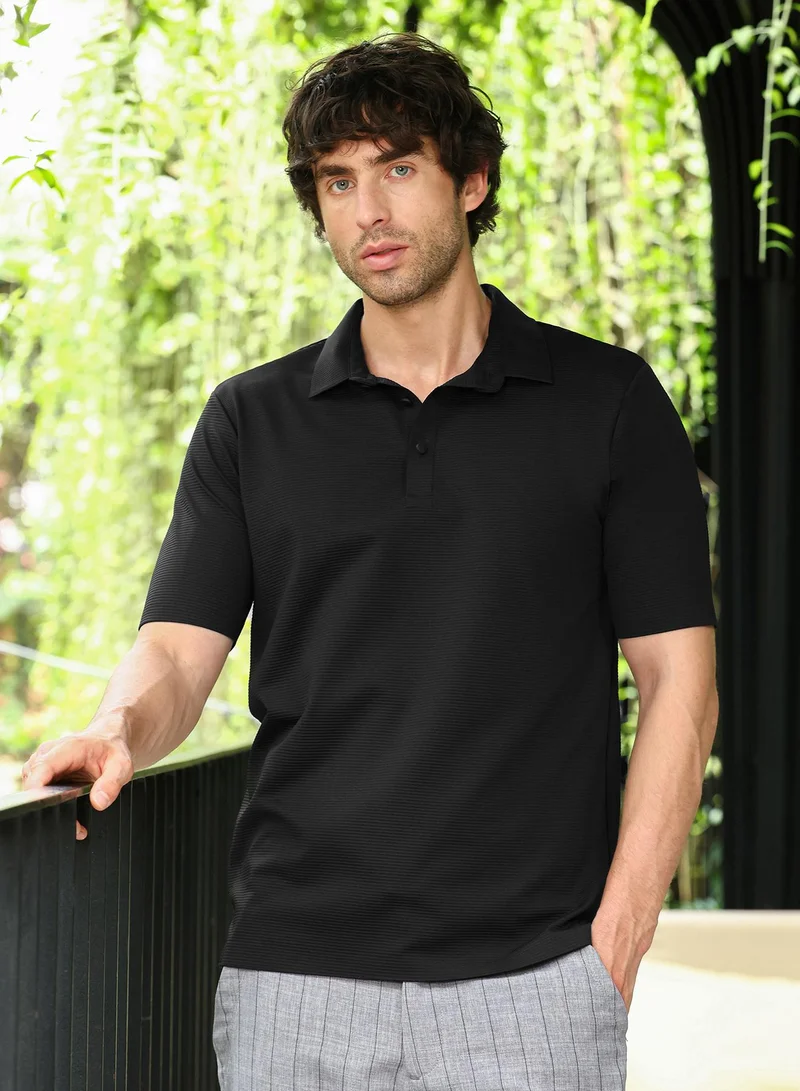 كامبوس سوترا تيشيرت بولو رجالي مبطن بدون خياطة بياقة مدببة وأكمام قصيرة عادية وزر نصفي وحافة مستقيمة بنسيج محبوك سادة مزخرف للاستخدام الكاجوال واليومي بلون أسود أونيكس