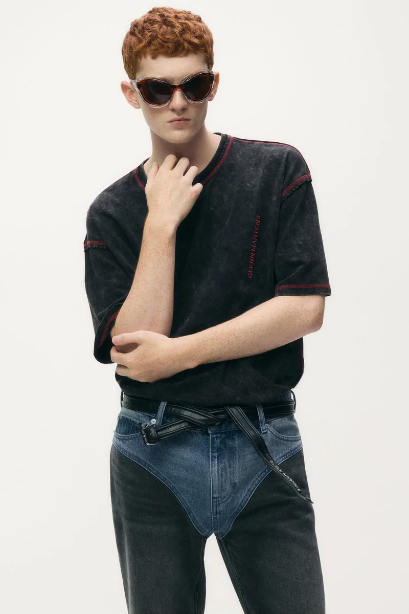 اتش اند ام تي-شيرت بتفاصيل زخرفة