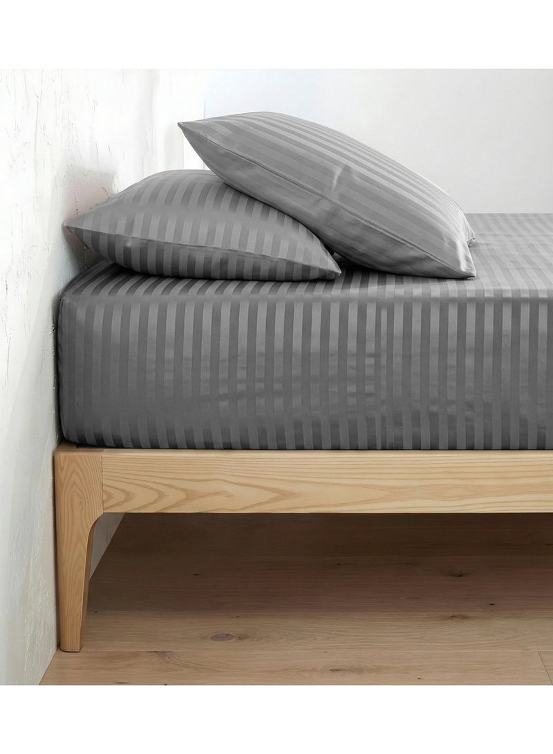 ريلاكس طقم ملاءات سرير فاخر ممتاز - ملاءة سرير فائقة النعومة، تسمح بمرور الهواء، ولطيفة على البشرة، مزودة بجيوب مطاطية عميقة، بالإضافة إلى غطاءي وسادة وملاءة سرير واحدة، لون رمادي، 160 × 200 سم - Image 4