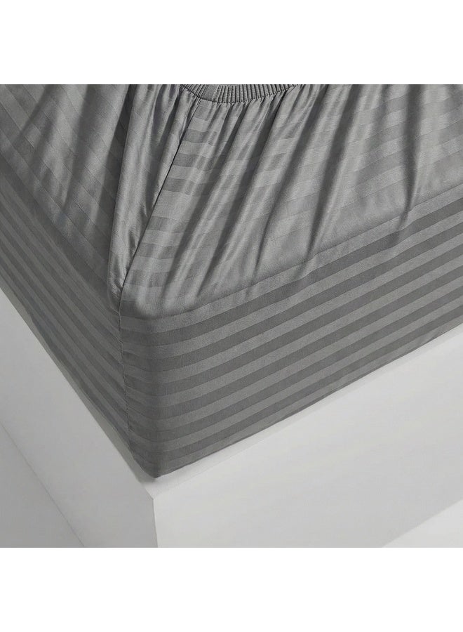 ريلاكس طقم ملاءات سرير فاخر ممتاز - ملاءة سرير فائقة النعومة، تسمح بمرور الهواء، ولطيفة على البشرة، مزودة بجيوب مطاطية عميقة، بالإضافة إلى غطاءي وسادة وملاءة سرير واحدة، لون رمادي، 160 × 200 سم - Image 3