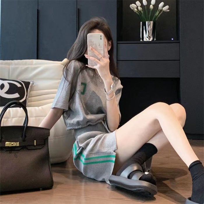 Saltable Sweet suit Womens Summer 2024 New Fashionable Loose Stylish Age-reducing Short-sleeved Sports Shorts Two-piece Set Gray