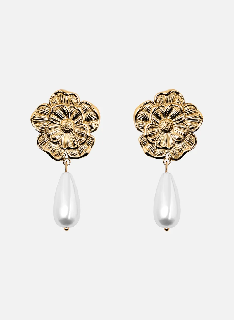Lichi Flower-shaped stud earrings with pearl decorations