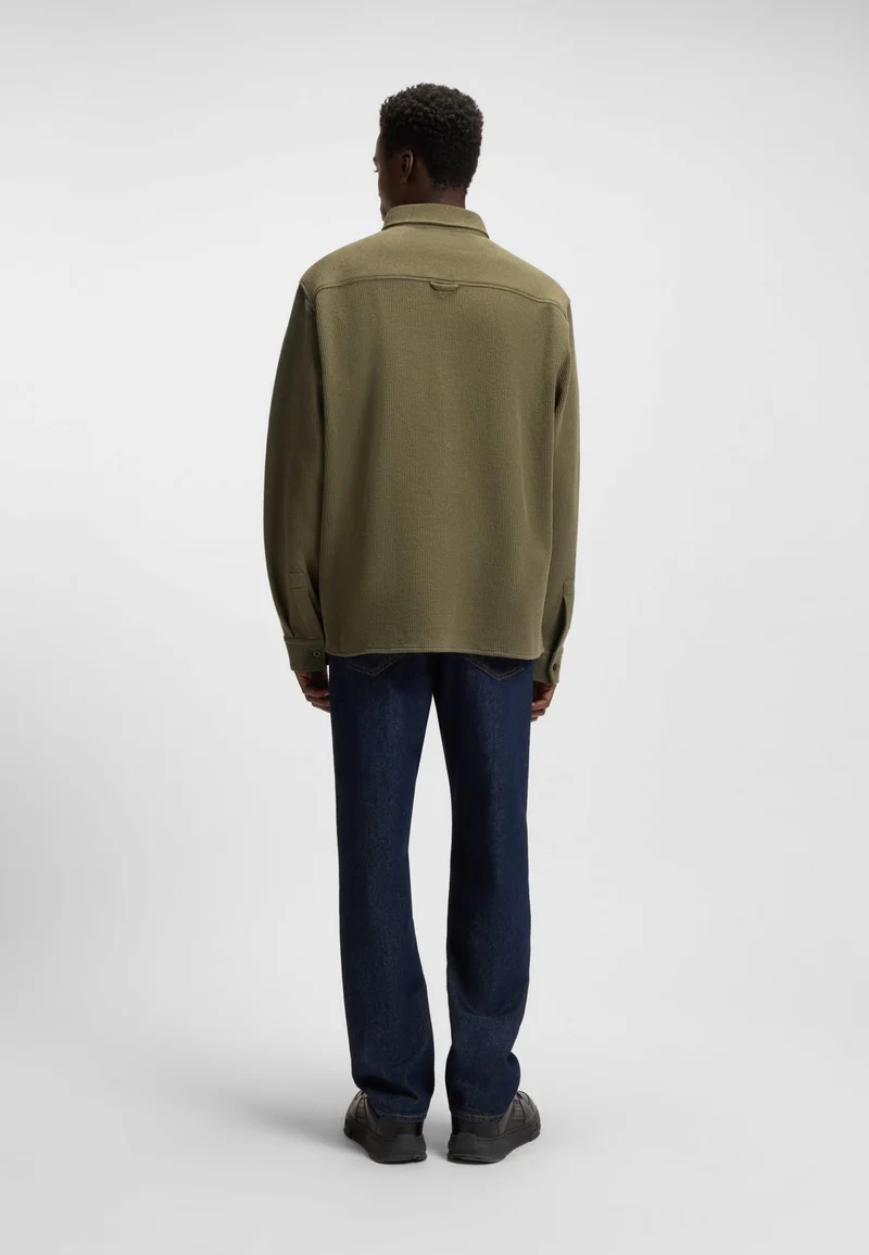 هوجو قميص بقصة واسعة من مزيج قطني منظم