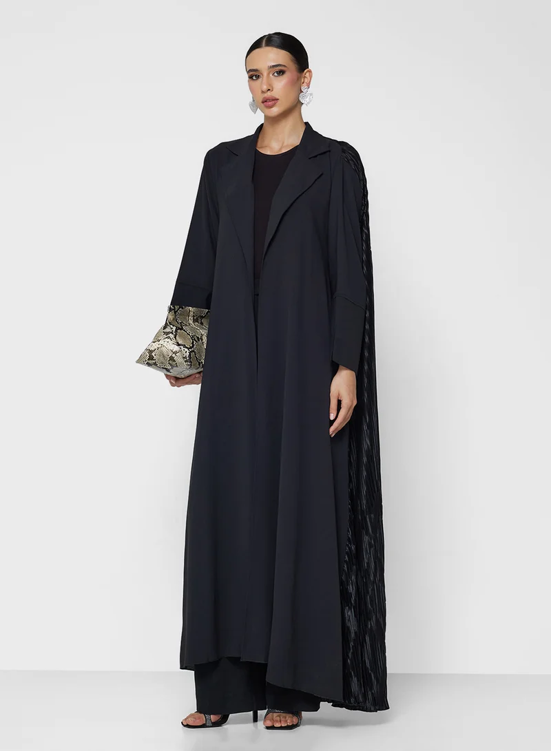 خزانة Abaya With Black Pleat